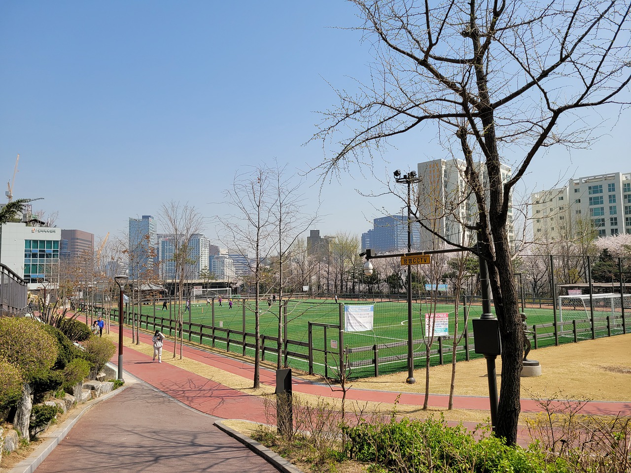 落选国足因不会进攻？31岁国脚打脸伊万！半场2助导演泰山4球逆转.